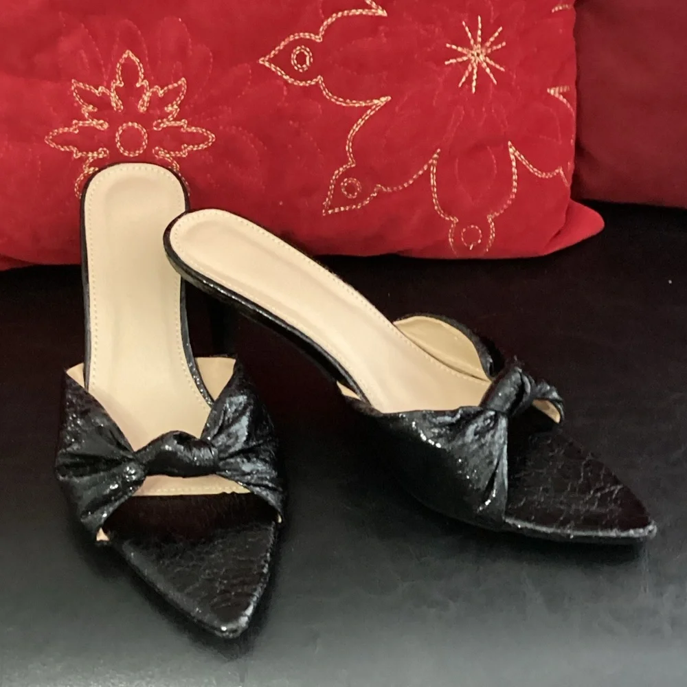 crinkle point heels worn once  fits like 8 plt